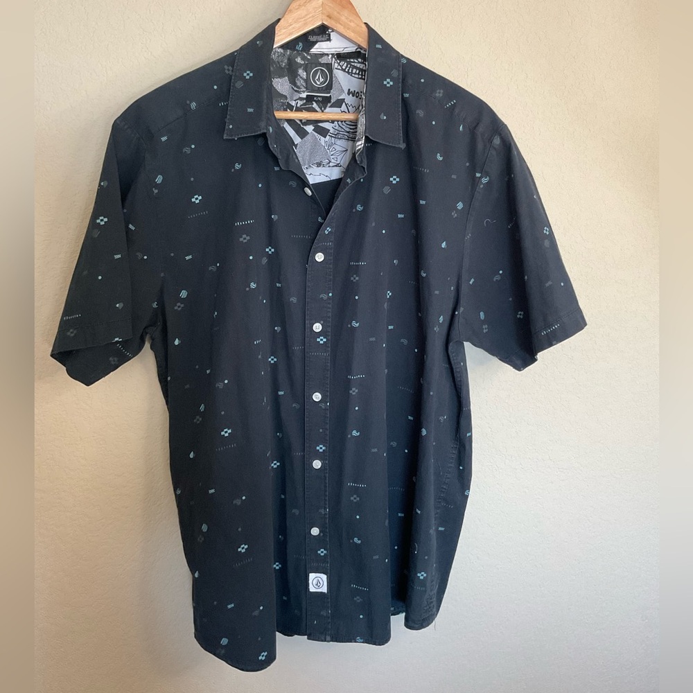 Volcom Men's button up blue Shirt with retro 80's design size XL